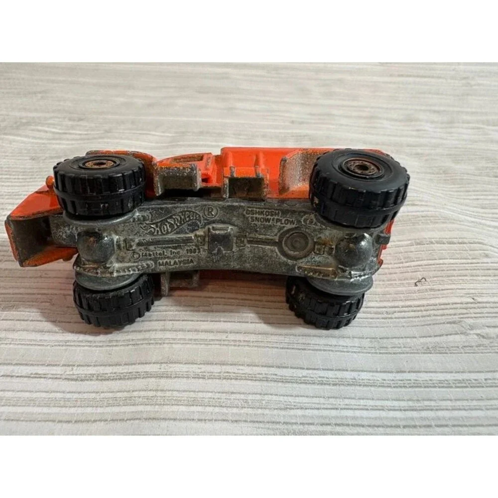 Hot wheels Oshkosh snow plow vintage